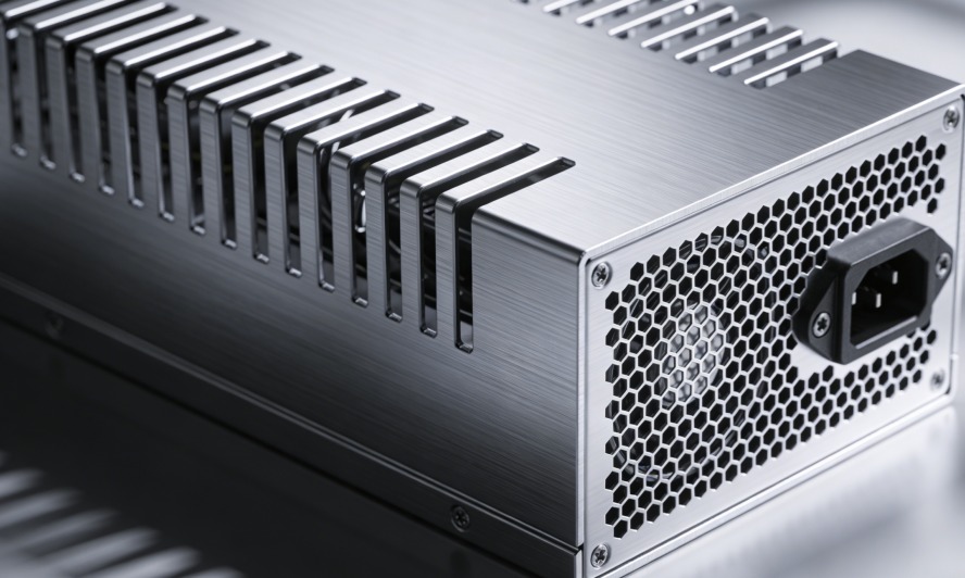 Wann sollte man sich bei kundenspezifischen Industriegehäusen für Edelstahl oder Aluminium entscheiden?